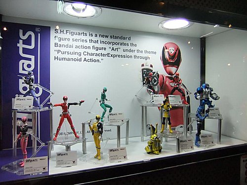 https://news.tokunation.com/wp-content/uploads/sites/5/2013/03/SHF%20Dekaranger%20and%20Gobuster.jpg