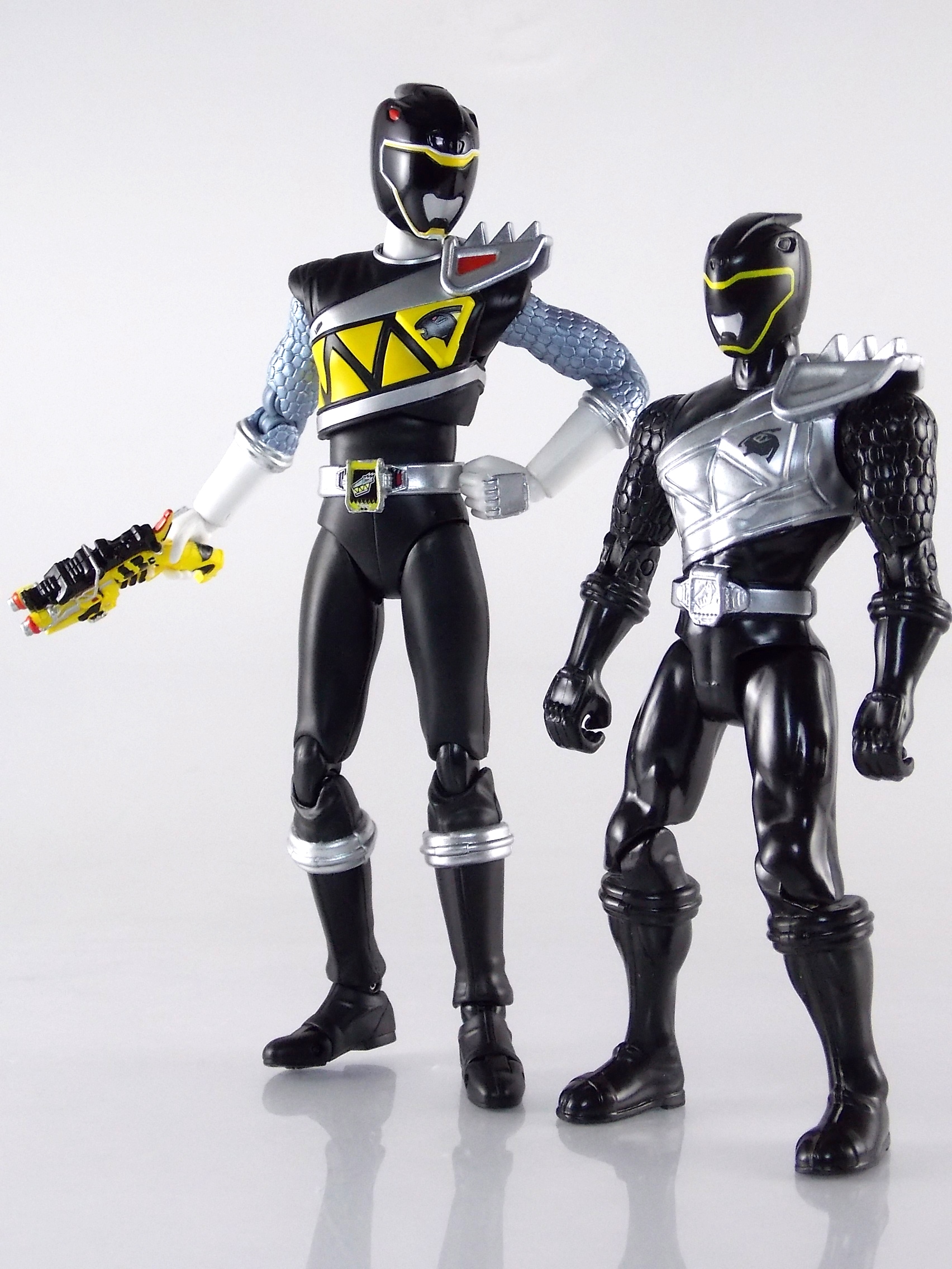 Power Rangers Dino Charge Dino Cycle with 5 Black Ranger Action Figure