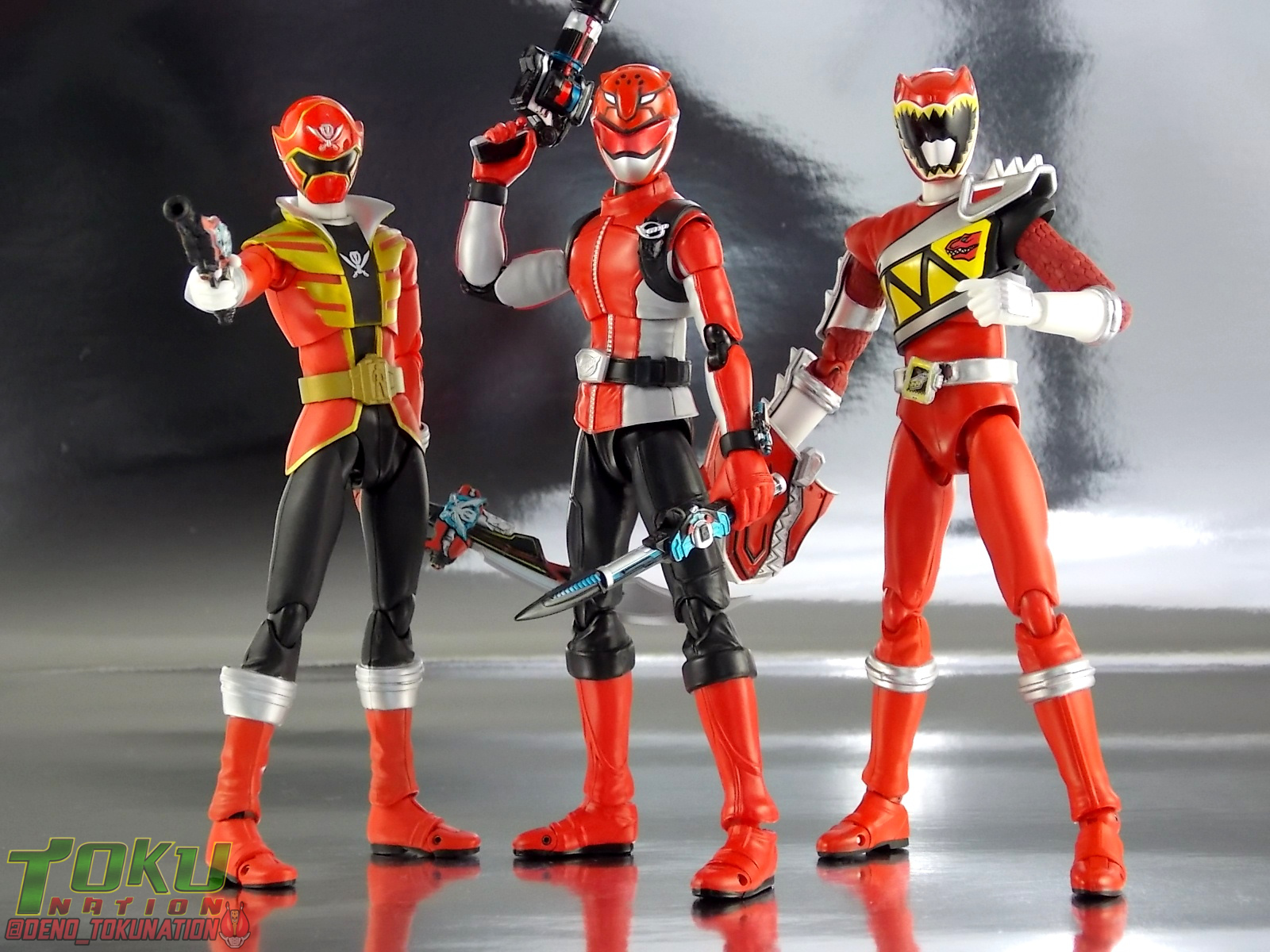 Bandai S.H Figuarts Tokumei Sentai Go-Busters Red Buster Action Figure