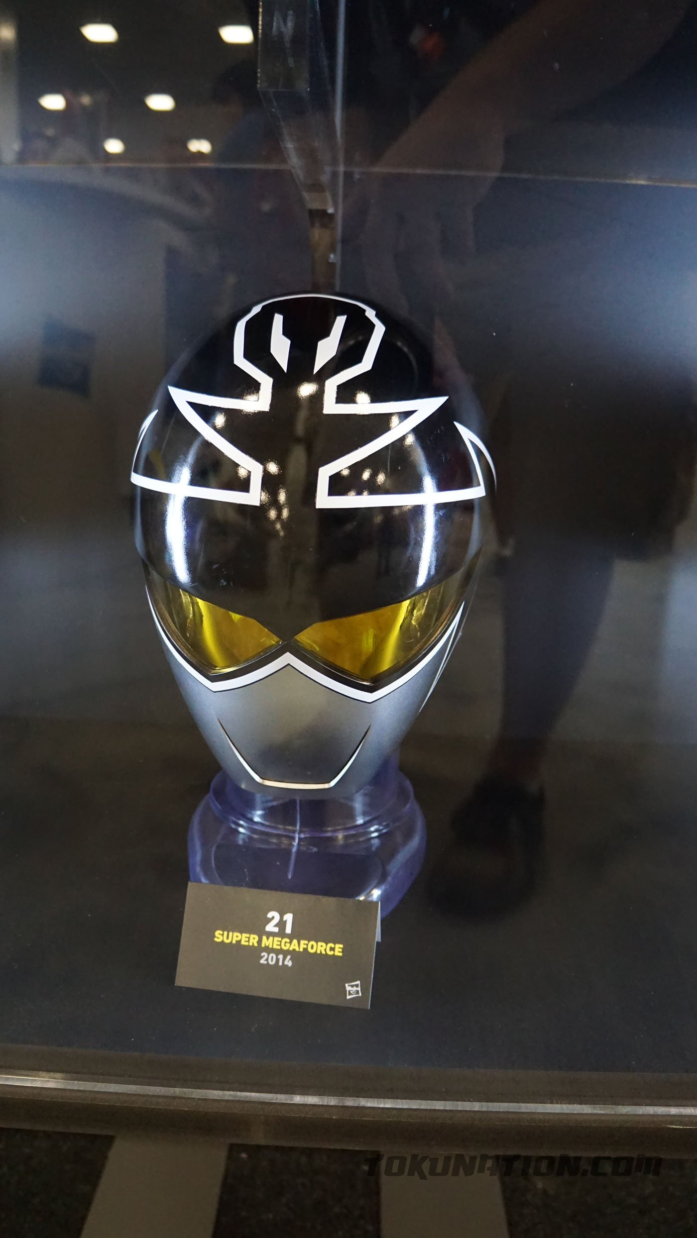 Power Morphicon - Power Rangers Helmets Display - Tokunation1400 x 2488