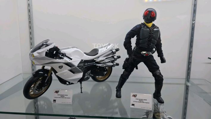 SDCC 2025 - ThreeZero Shin Masked Rider and Cyclone Figure